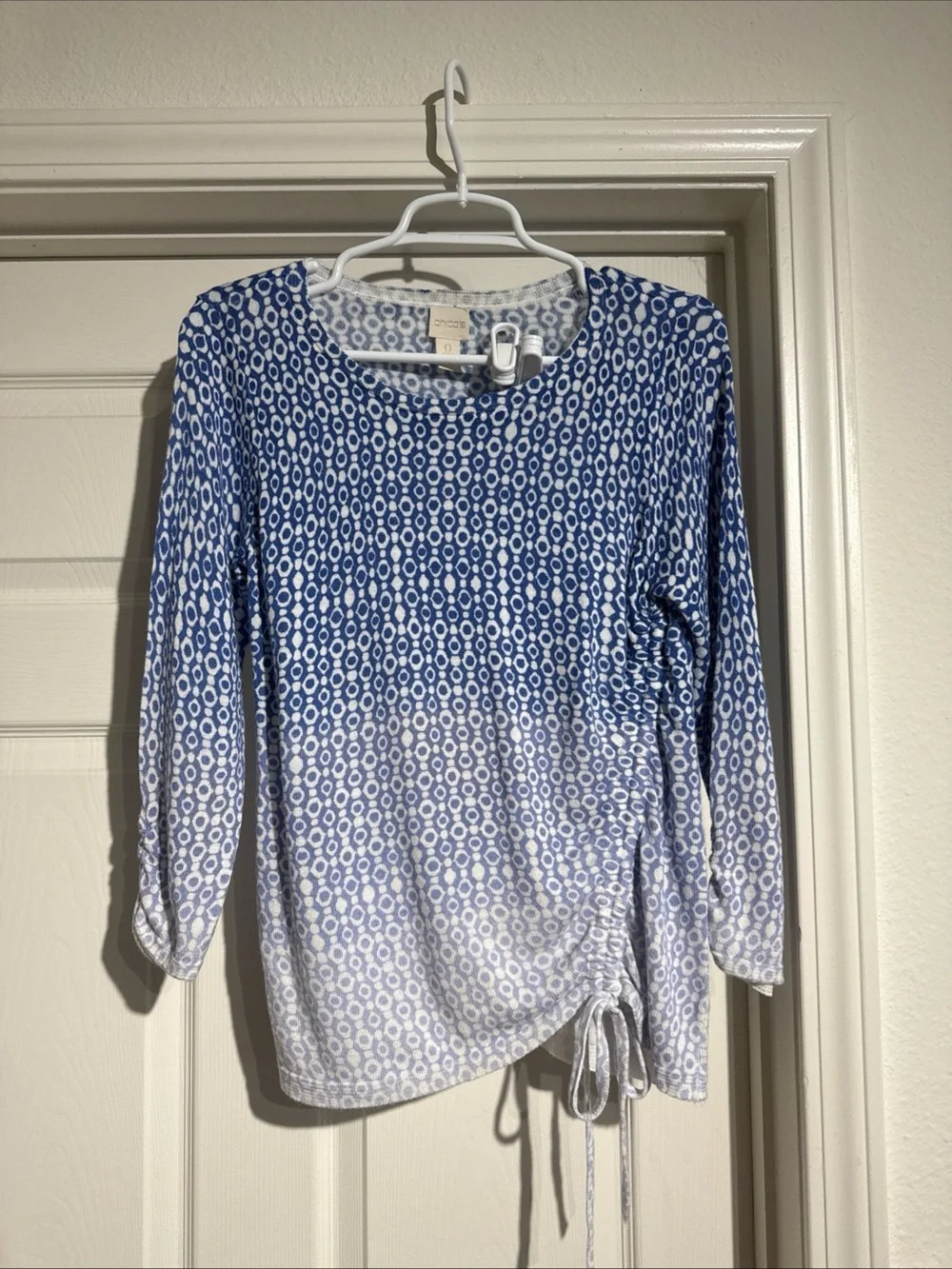 Chico’s Blue/ White Geometric Ombre Circle Dot w Side Cinch Sweater Size 0 (SM) - Picture 2 of 7